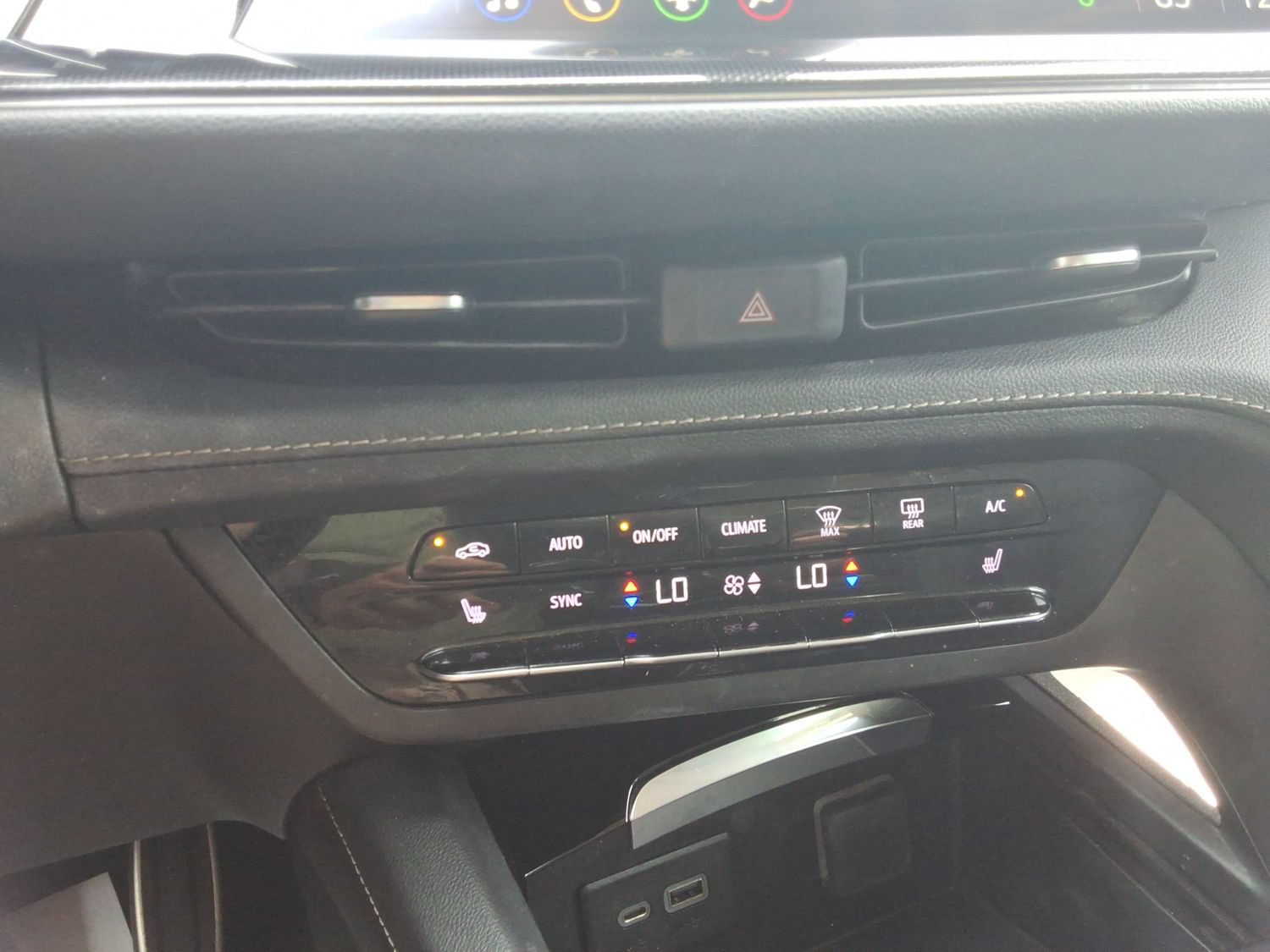 Used 2023 Buick Envision Essence w/ Sport Touring Package FWD image 17