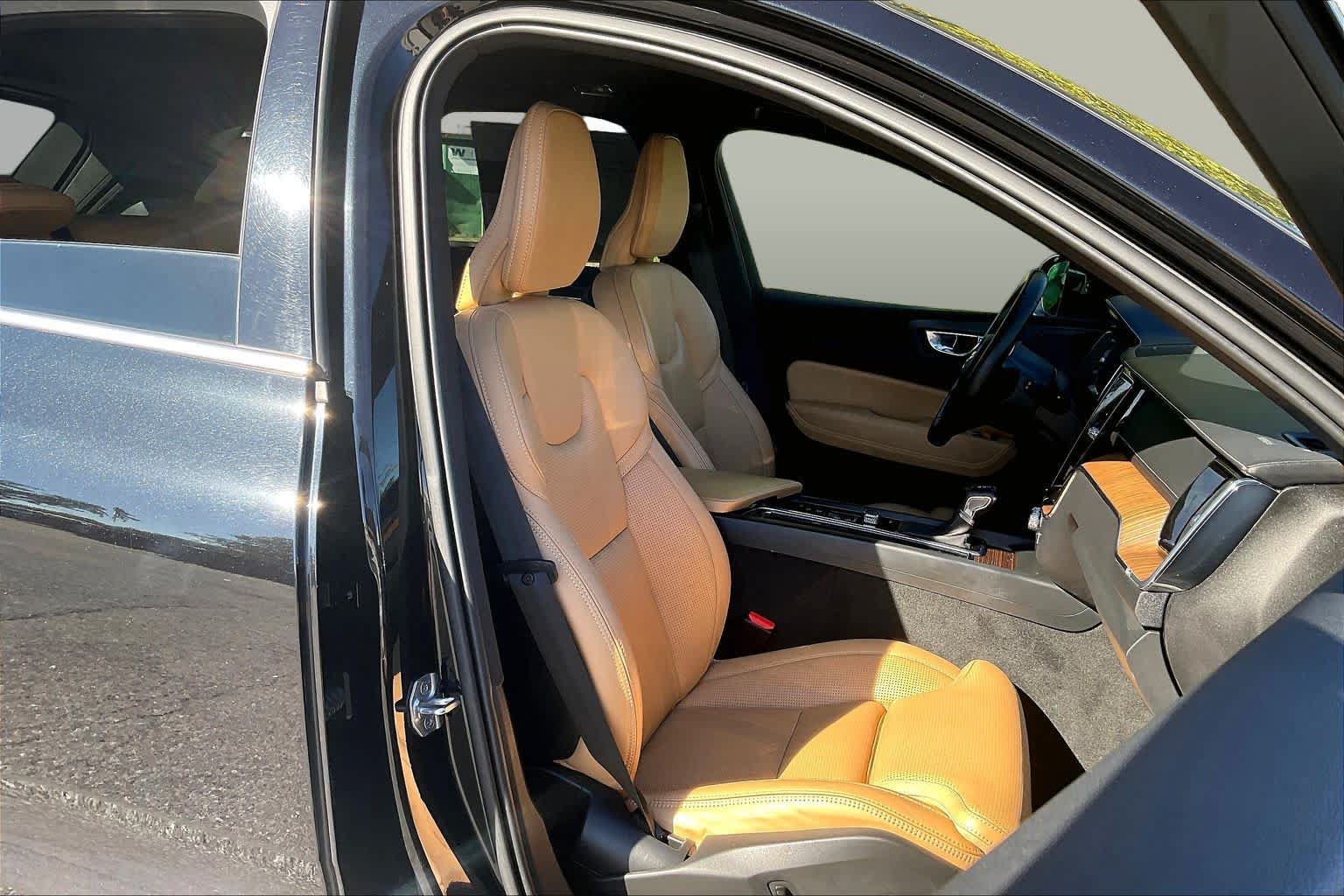 Used 2021 Volvo XC60 T5 Inscription w/ Protection Package FWD image 8