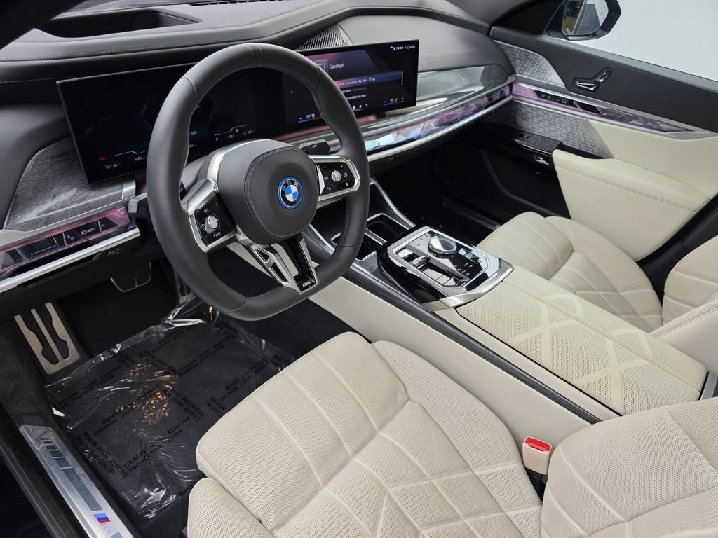 Used 2023 BMW i7 xDrive60 w/ Parking Assistance Package AWD/4WD image 10