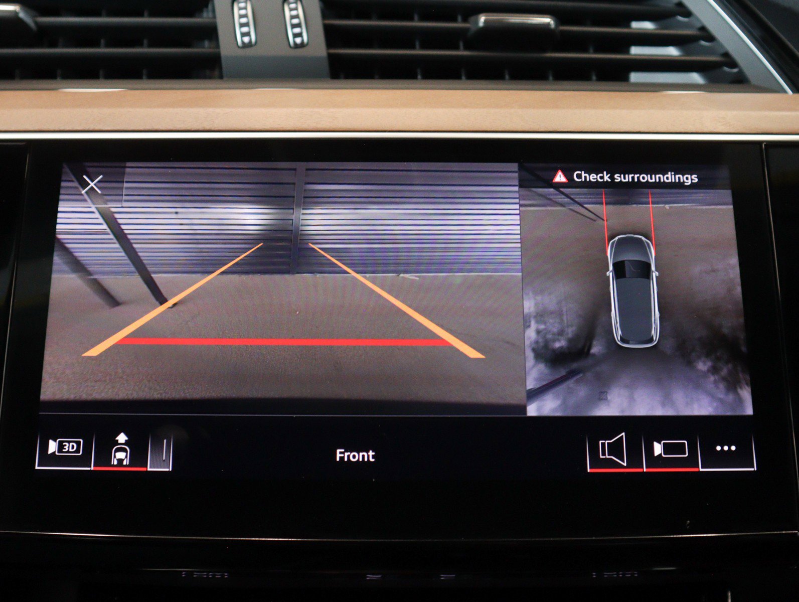 Used 2024 Audi Q8 e-tron Premium Plus w/ Premium Plus Package image 24