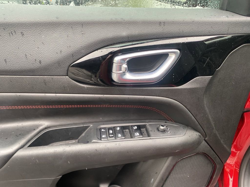 Used 2025 Jeep Compass Trailhawk AWD/4WD image 16