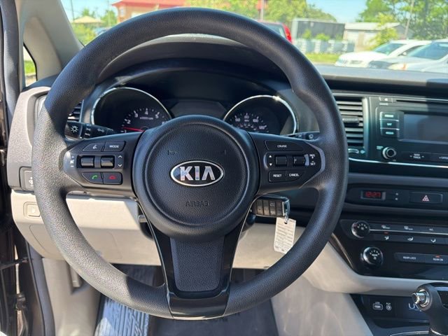 Used 2016 Kia Sedona LX w/ Option Group 020 FWD image 9