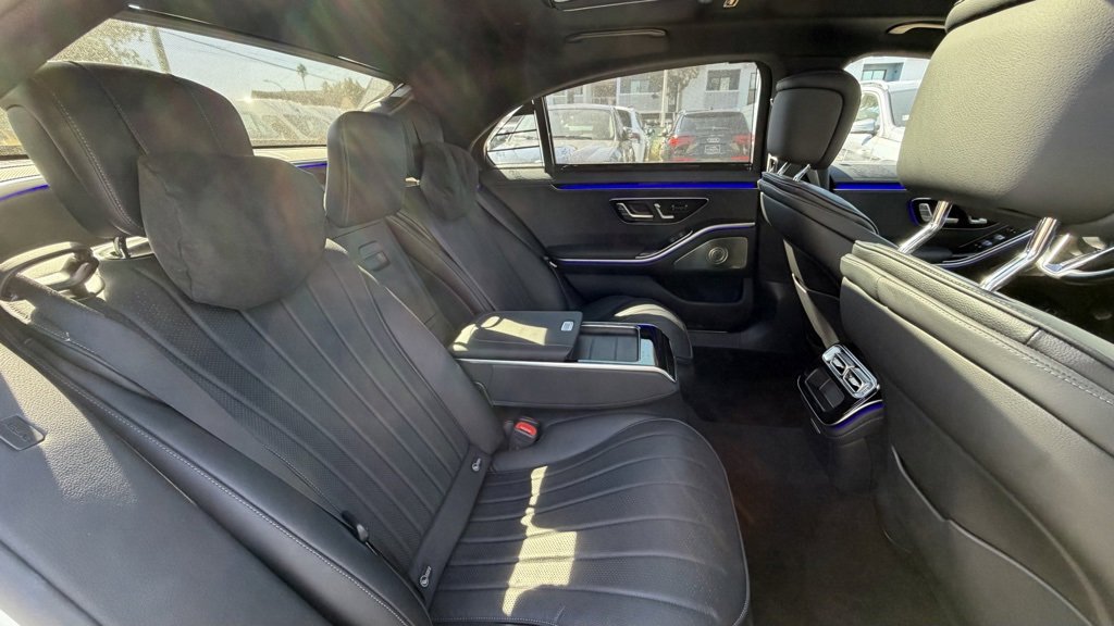 Used 2022 Mercedes-Benz S 580 4MATIC Sedan w/ AMG Line Package image 22