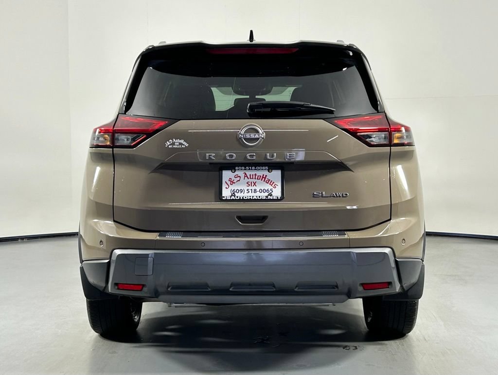 Used 2024 Nissan Rogue SL w/ SL Premium Package AWD/4WD image 6