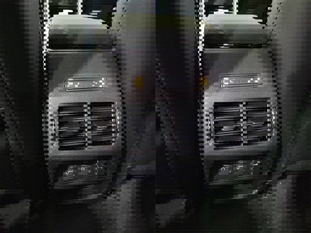 New 2025 Land Rover Discovery Sport Dynamic SE image 23