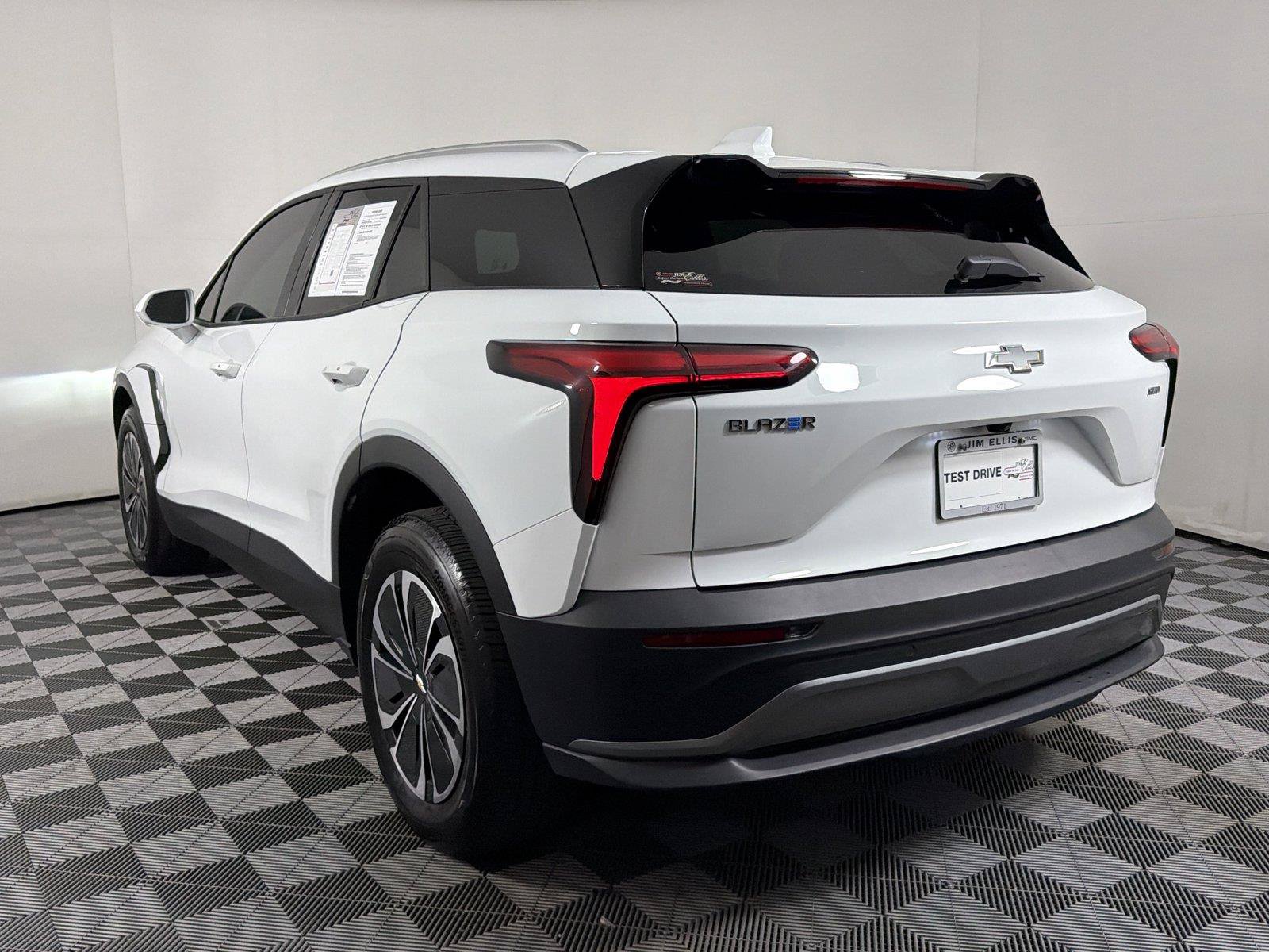 Used 2024 Chevrolet Blazer EV LT AWD/4WD image 4