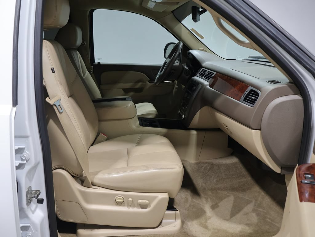 Used 2013 GMC Yukon SLT w/ SLT-2 Equipment Package AWD/4WD image 13