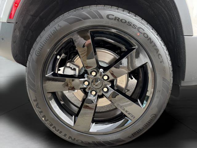 New 2026 Land Rover Defender 110 S AWD/4WD image 30