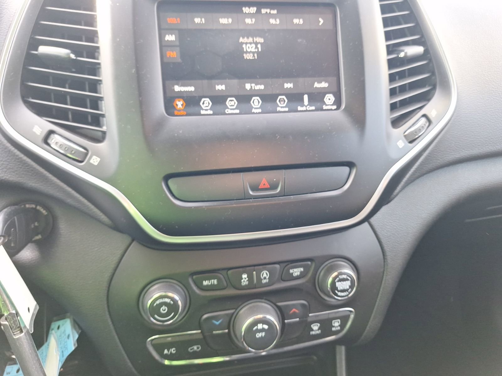 Used 2019 Jeep Cherokee Latitude w/ Popular Appearance Group image 28