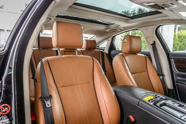Used 2017 Jaguar XJ R-Sport image 38