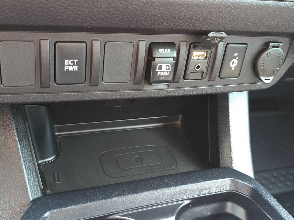 Used 2018 Toyota Tacoma TRD Off-Road AWD/4WD image 32