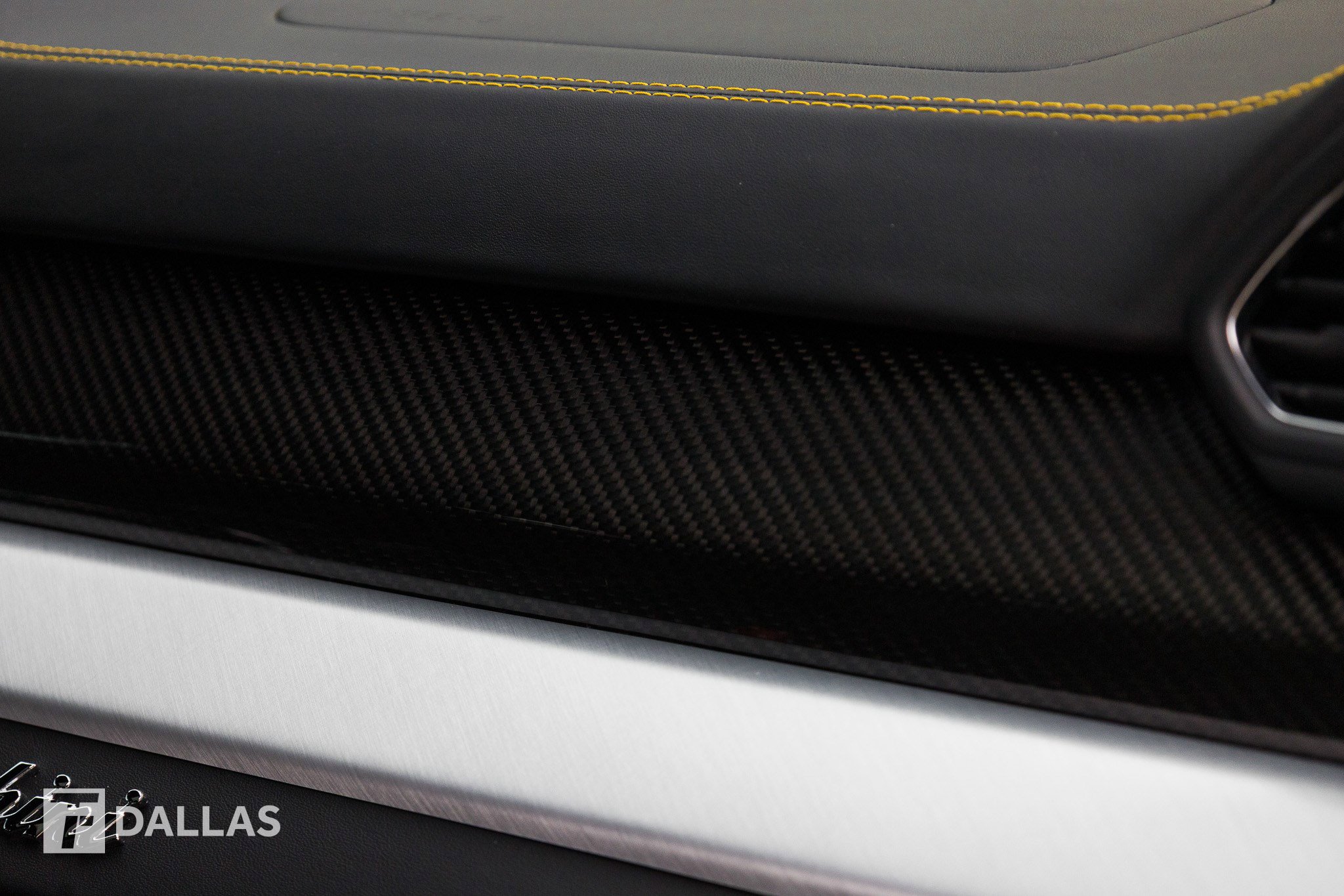 Used 2020 Lamborghini Urus image 43