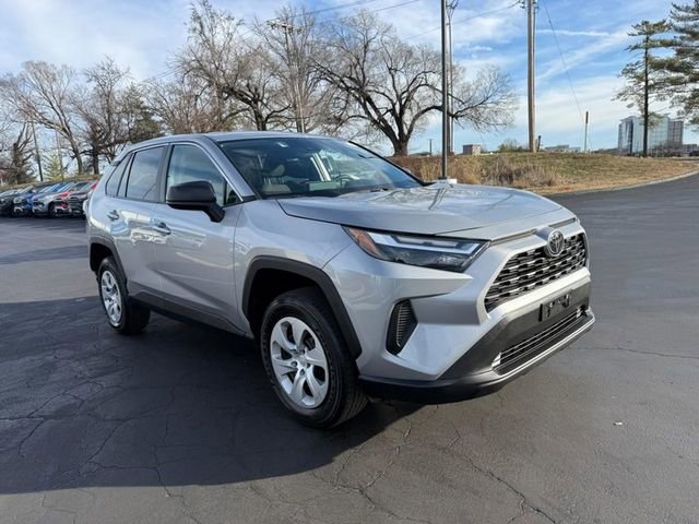 Used 2024 Toyota RAV4 LE image 9