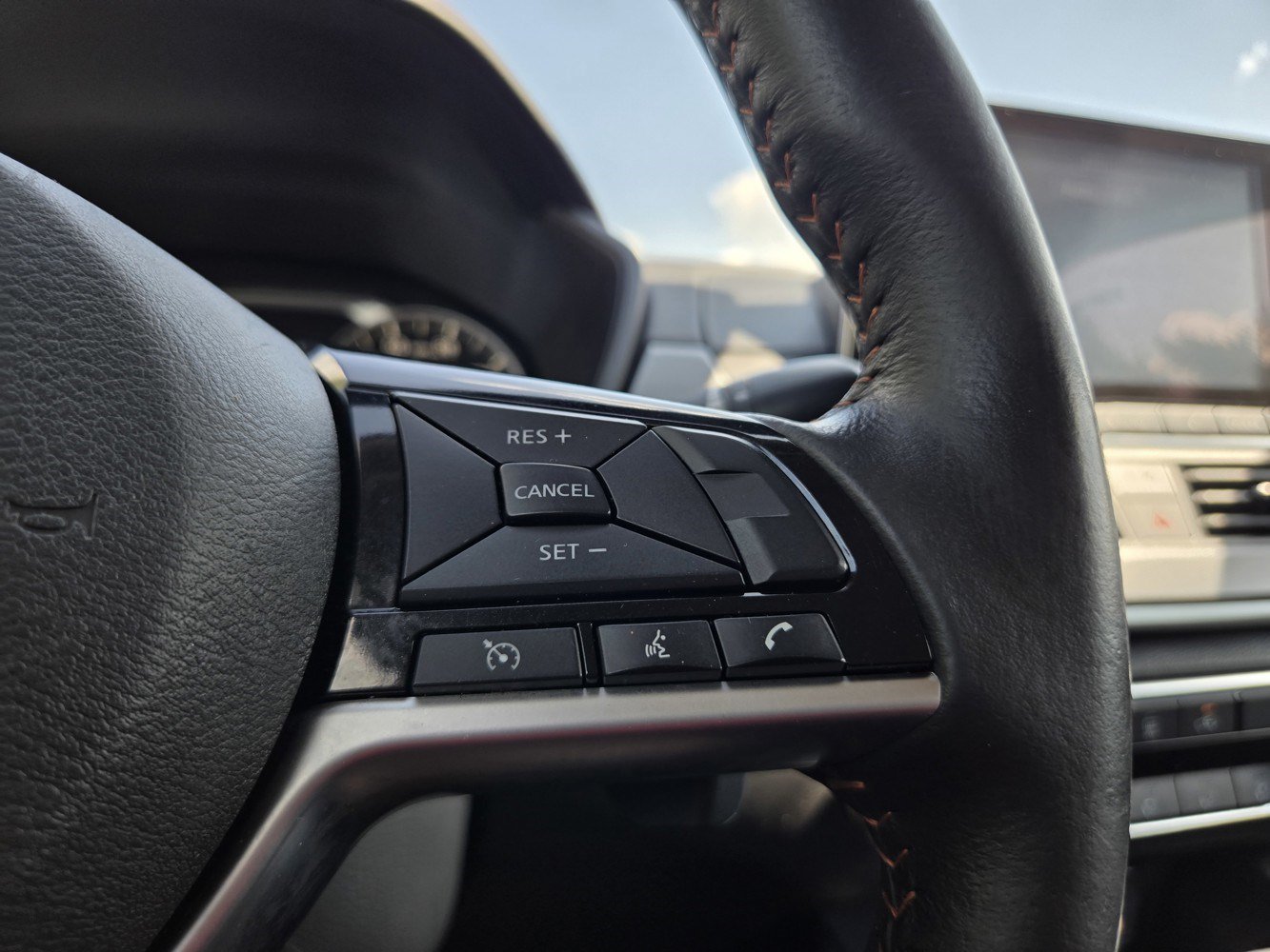 Used 2024 Nissan Altima 2.5 SR FWD image 16