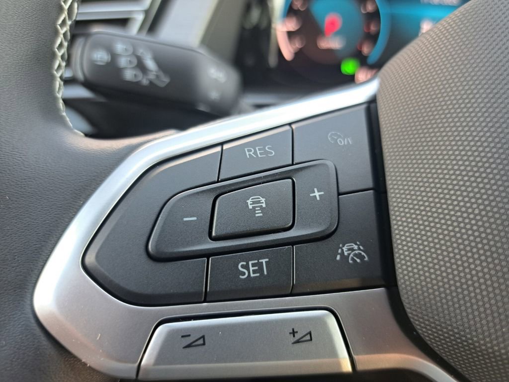 New 2026 Volkswagen Atlas Cross Sport SE image 14