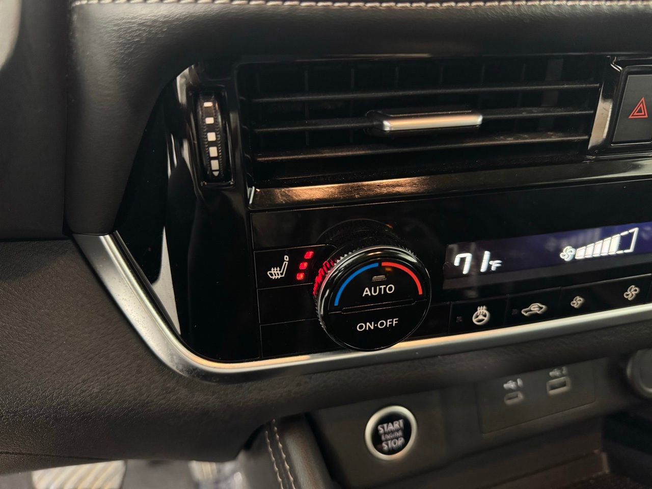 Used 2023 Nissan Rogue SL image 21