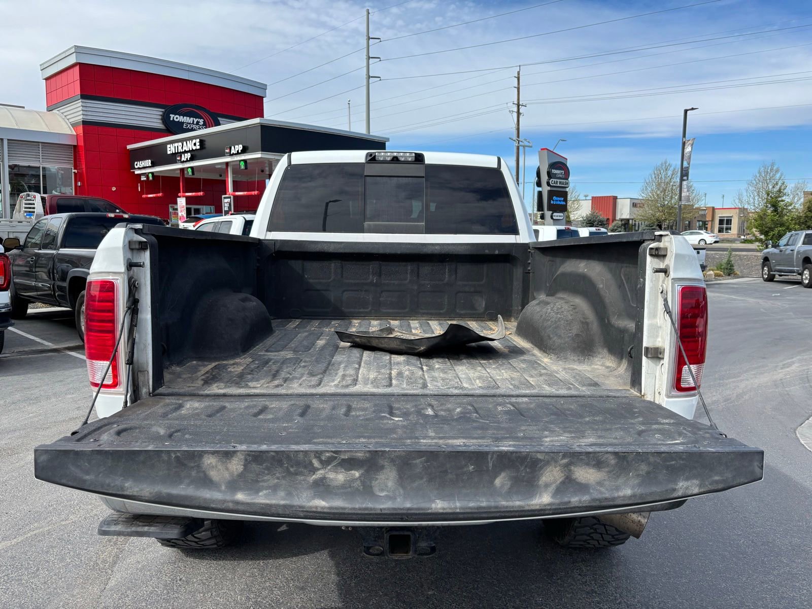Used 2017 RAM 3500 Laramie w/ Convenience Group AWD/4WD image 7