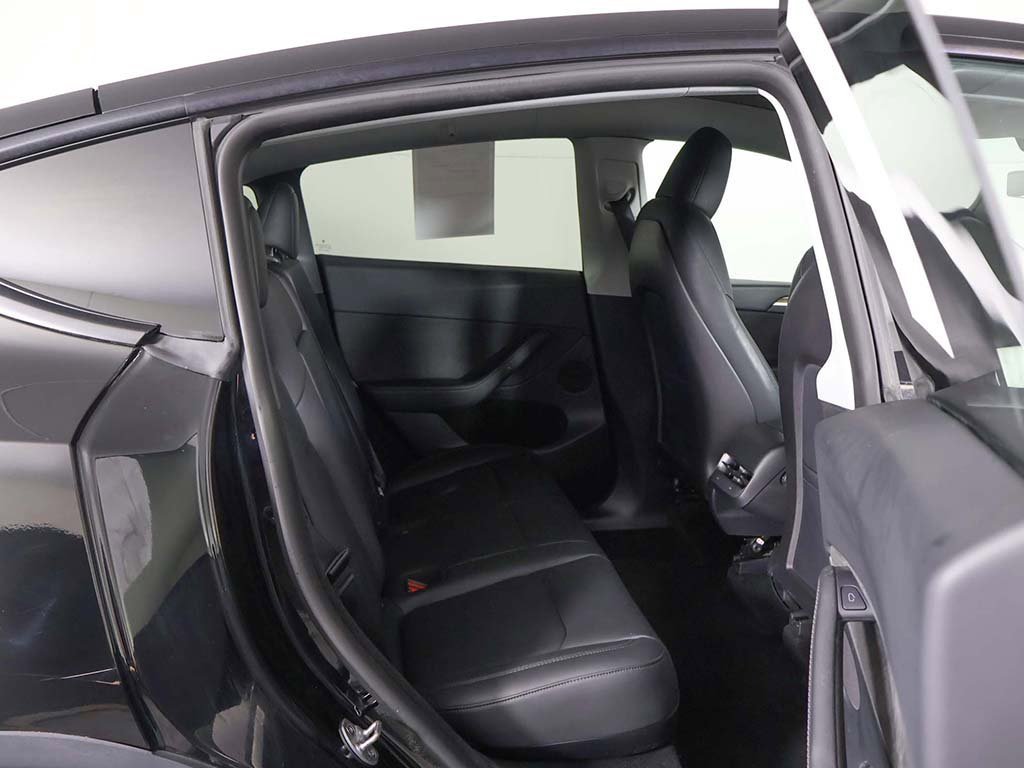 Used 2022 Tesla Model Y Long Range image 33