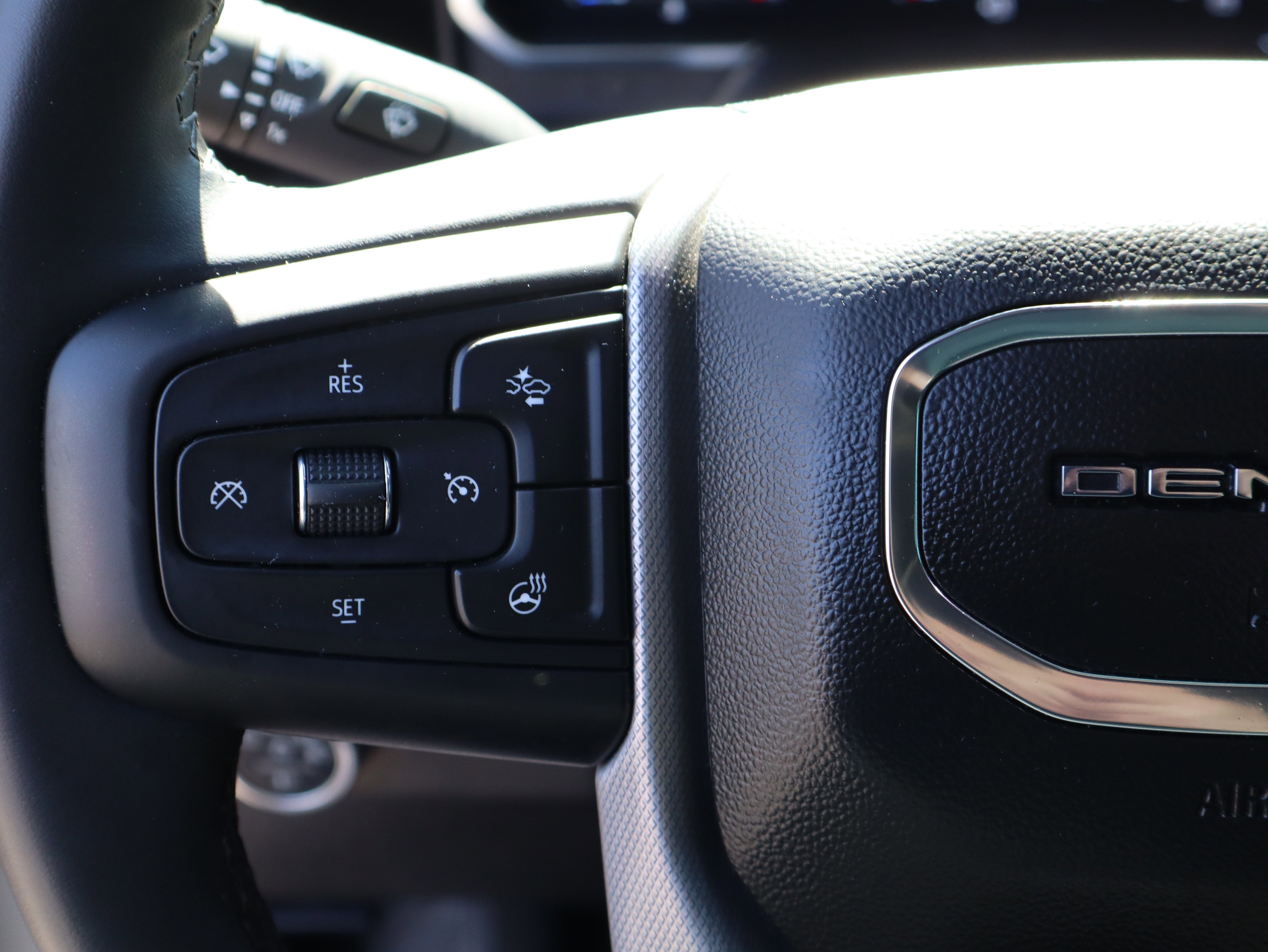 Used 2025 GMC Sierra 2500 Denali w/ Denali Reserve Package image 27