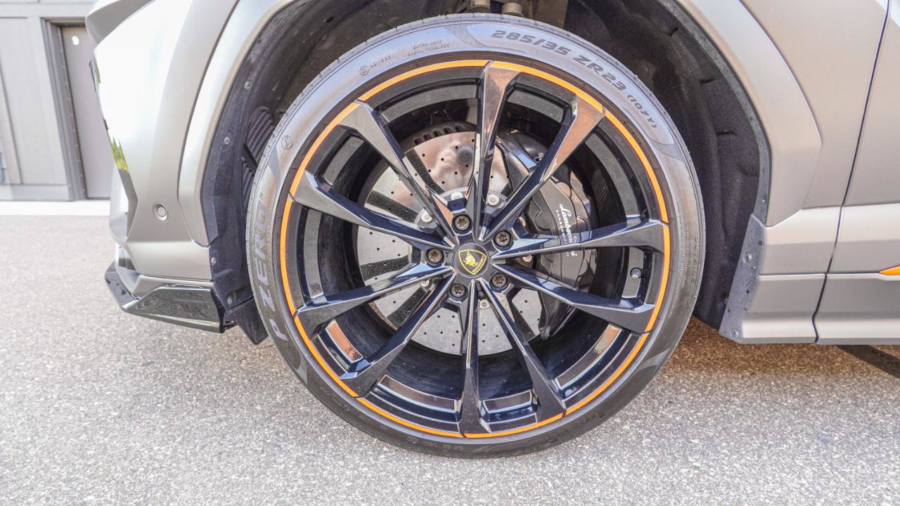 Used 2022 Lamborghini Urus AWD/4WD image 25