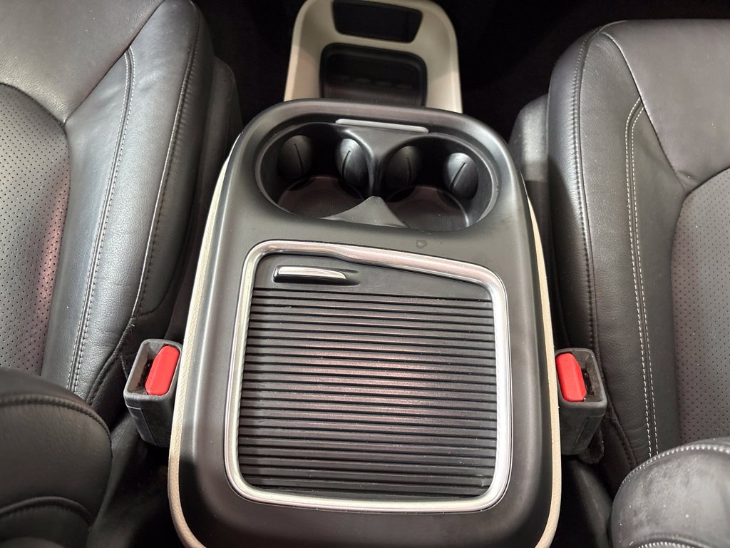 Used 2022 Chrysler Pacifica Touring-L FWD image 25