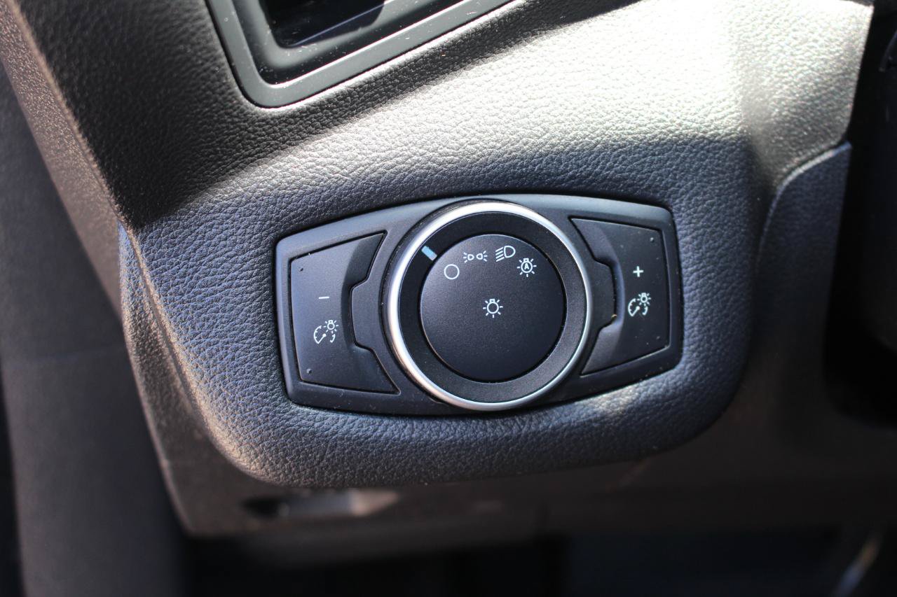 Used 2018 Ford C-MAX SE w/ Cold Weather Package FWD image 17