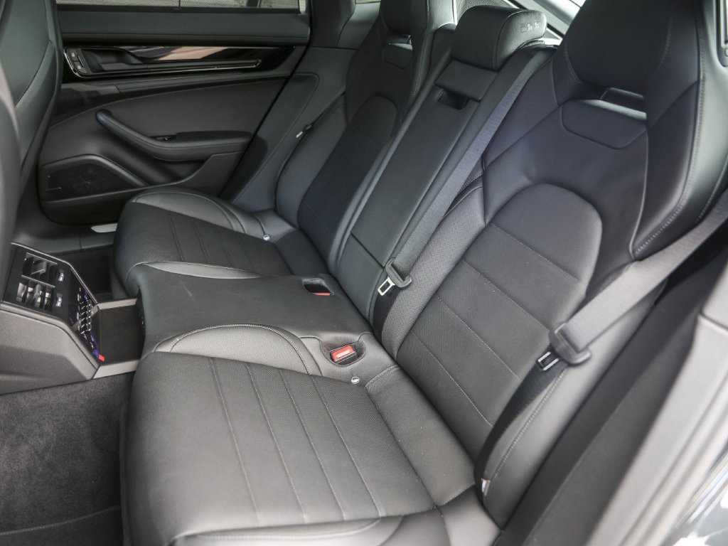 New 2026 Porsche Panamera RWD image 30