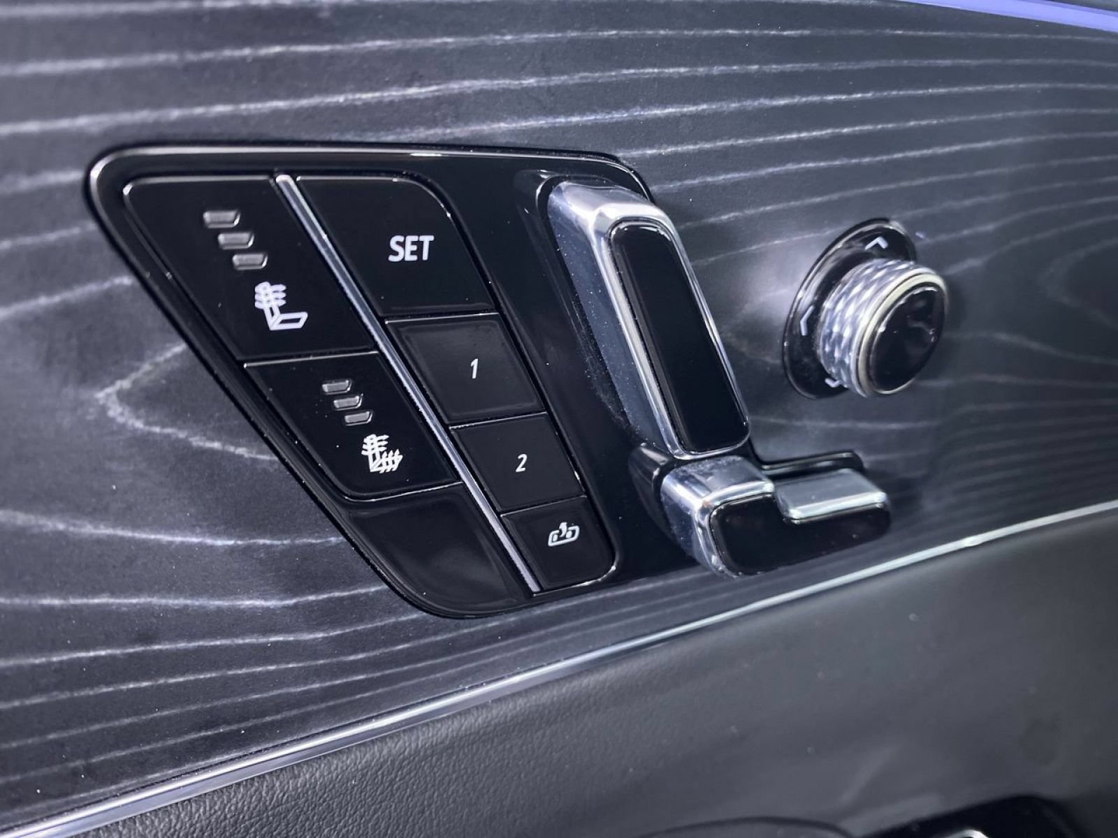 Certified 2024 Cadillac Lyriq Luxury AWD/4WD image 9