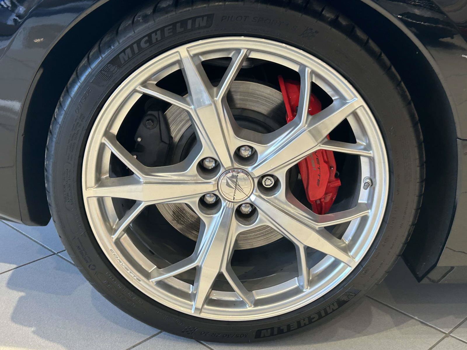 Used 2021 Chevrolet Corvette Stingray Premium Conv w/ Z51 Performance Package RWD image 9