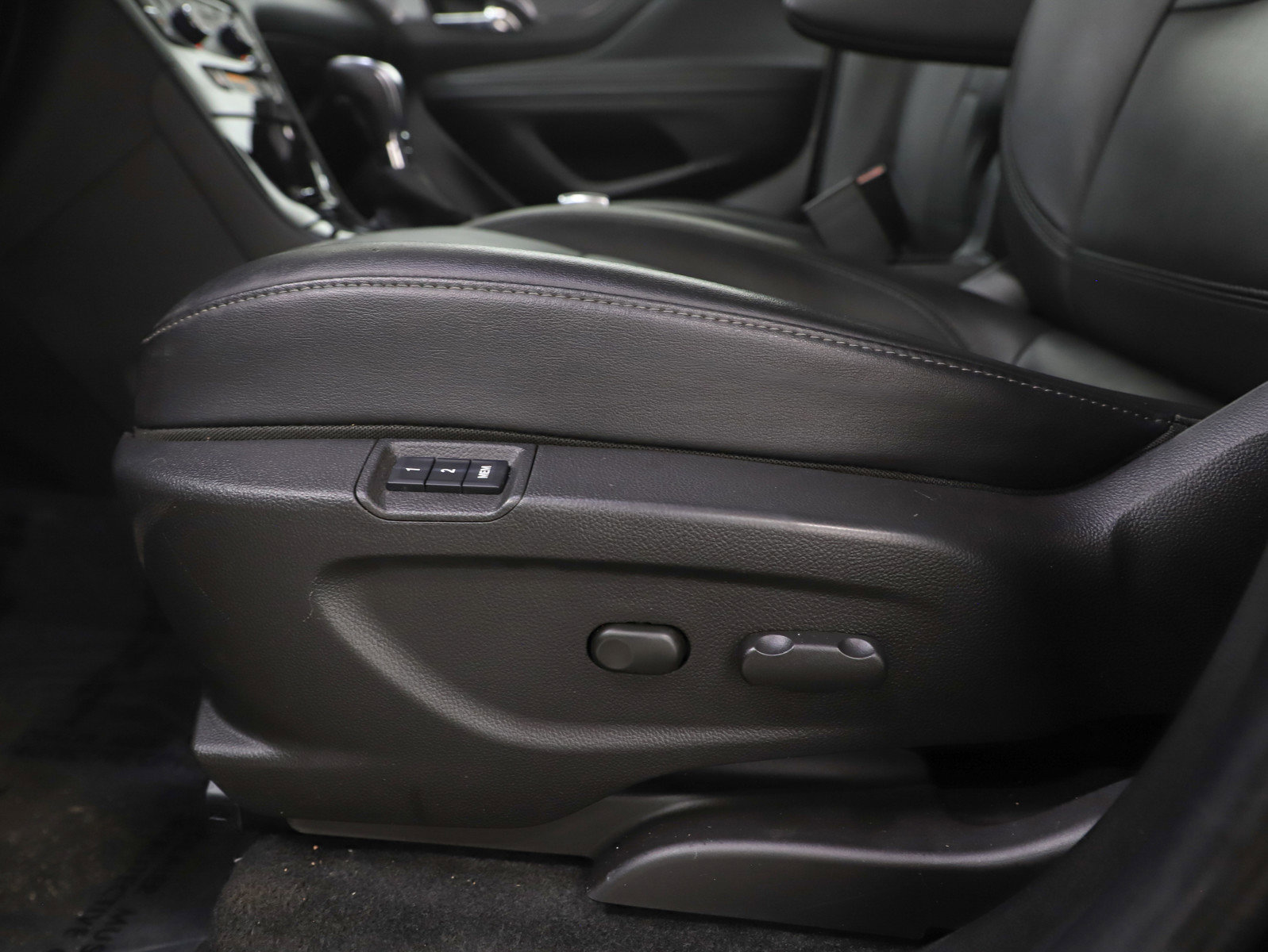 Used 2019 Buick Encore Essence w/ Safety Package II image 21