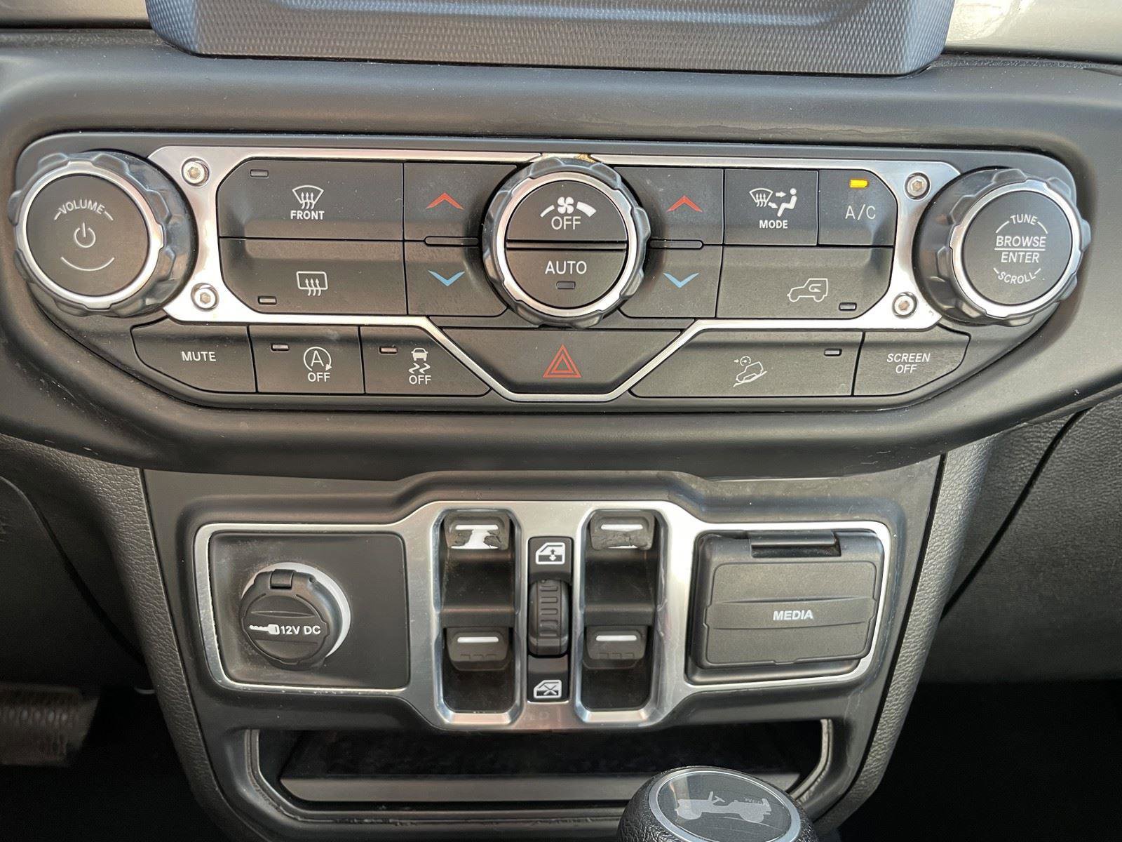 Used 2020 Jeep Wrangler Unlimited Sahara image 21