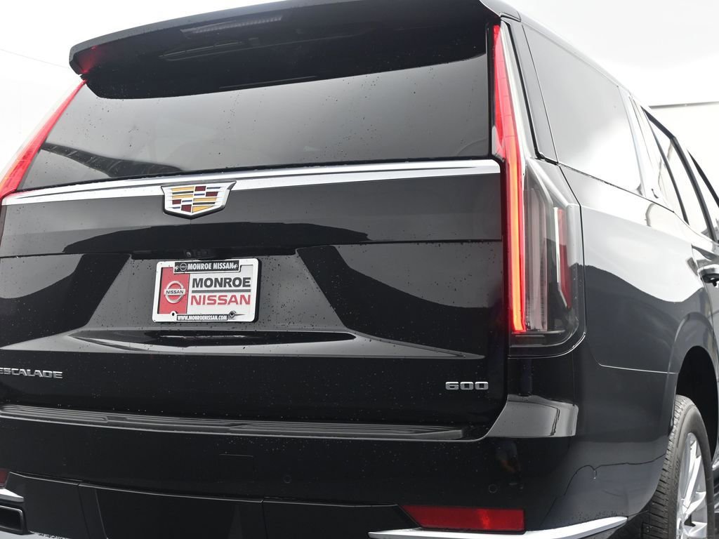 Used 2024 Cadillac Escalade Premium Luxury image 10