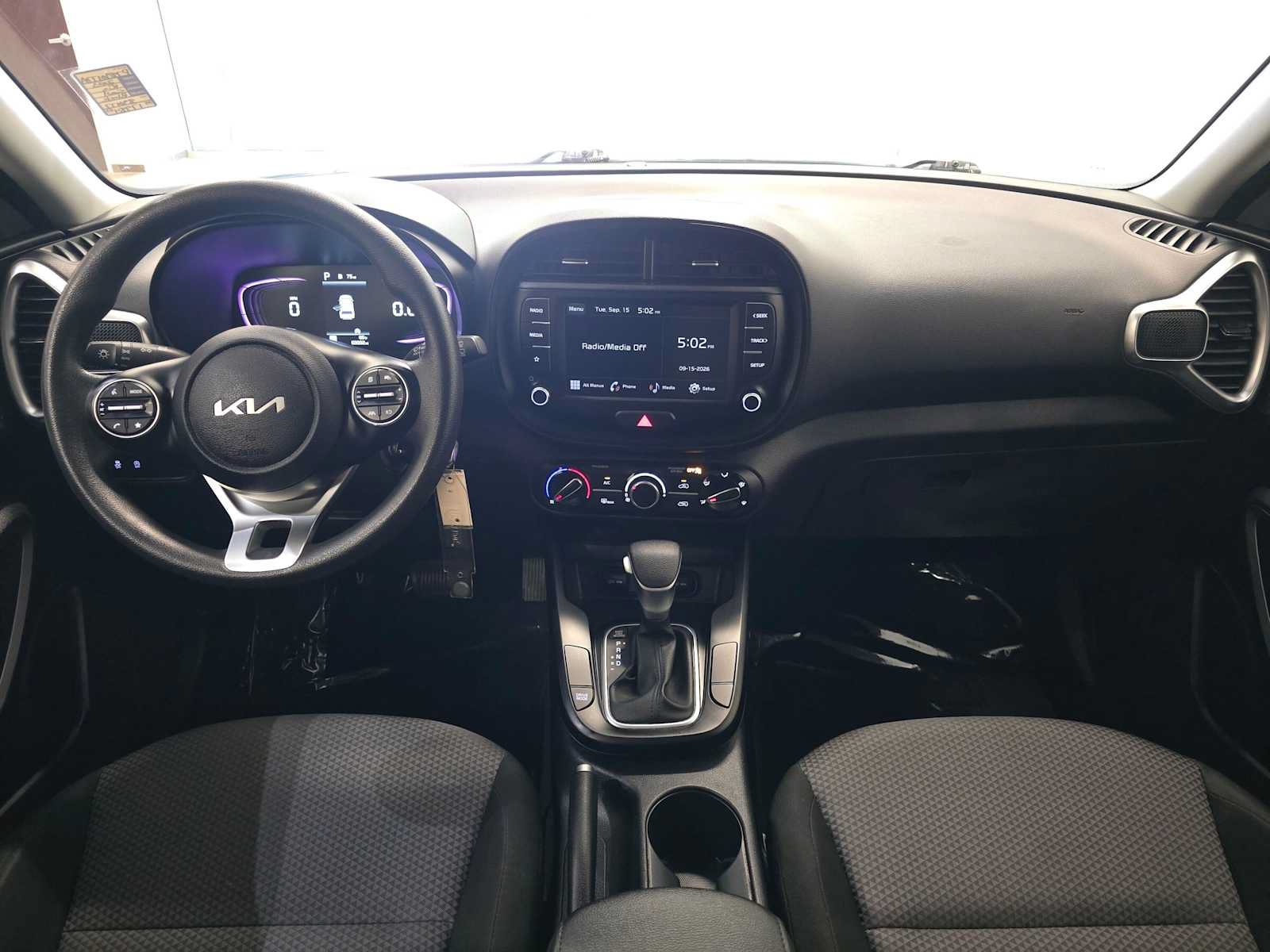Used 2023 Kia Soul LX w/ LX Technology Package FWD image 10