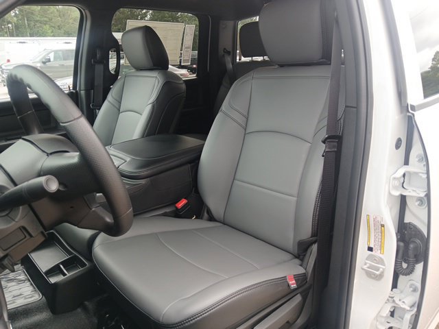 New 2026 RAM 5500 Tradesman w/ Chrome Appearance Group AWD/4WD image 32