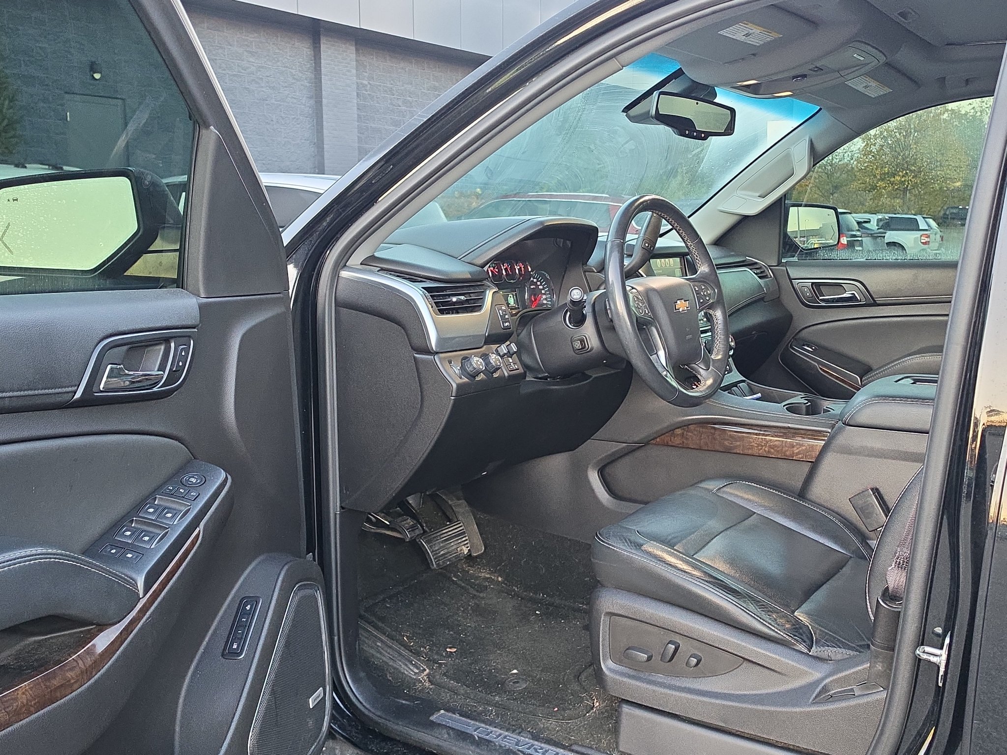 Used 2016 Chevrolet Tahoe LT w/ Luxury Package AWD/4WD image 9