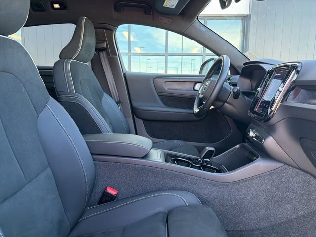 Used 2024 Volvo C40 P8 Recharge Ultimate w/ Protection Package Premier image 12