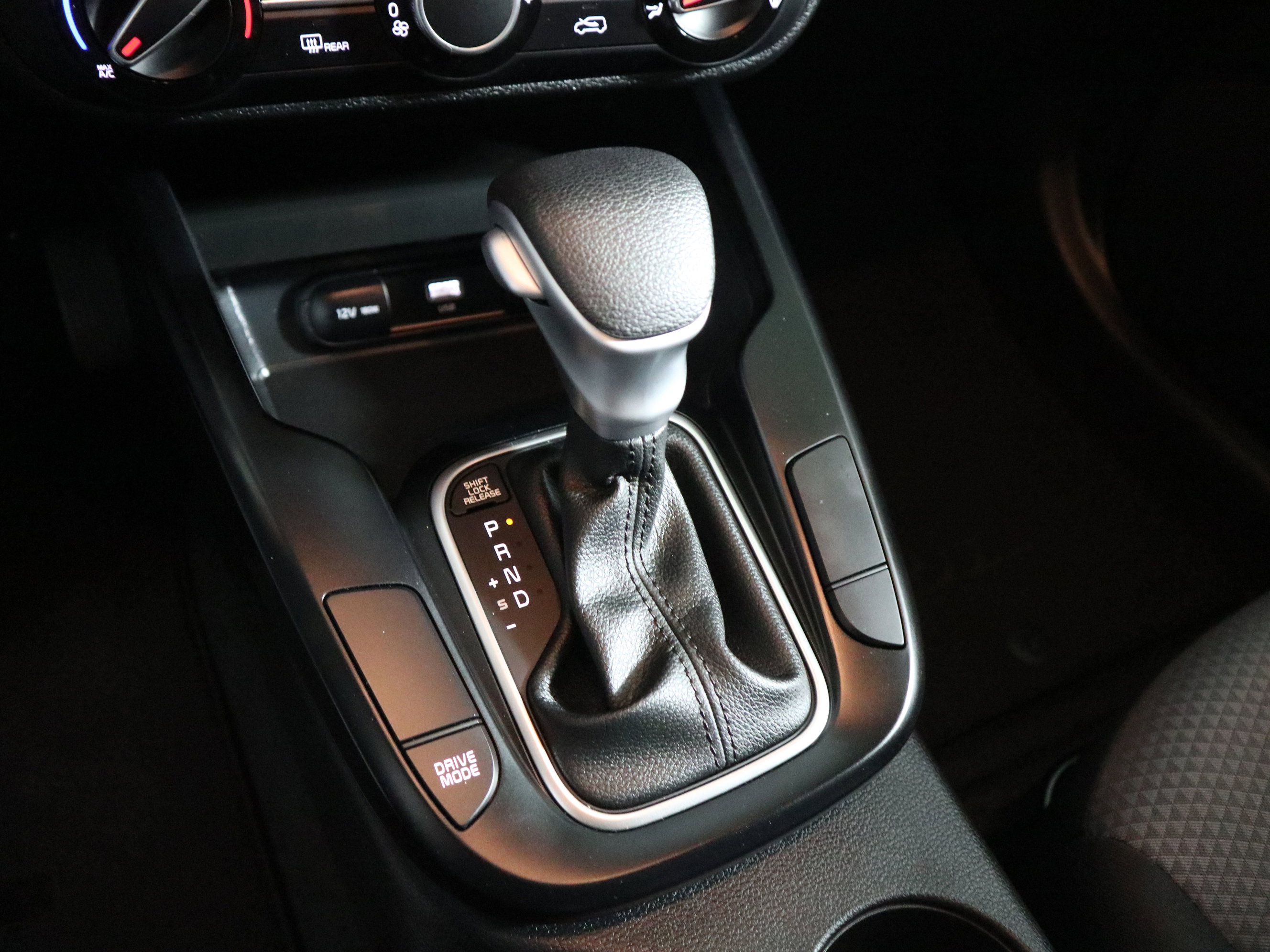 Used 2025 Kia Soul LX w/ LX Technology Package FWD image 22