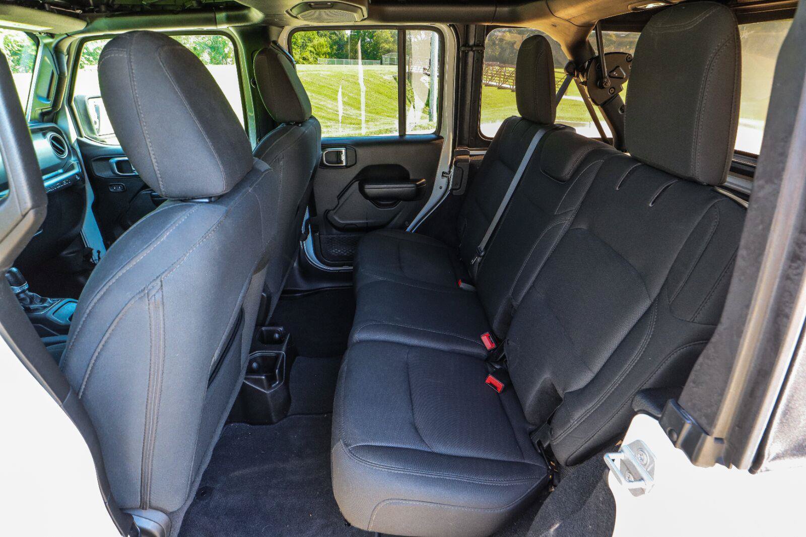 Used 2018 Jeep Wrangler Unlimited Sport S AWD/4WD image 34