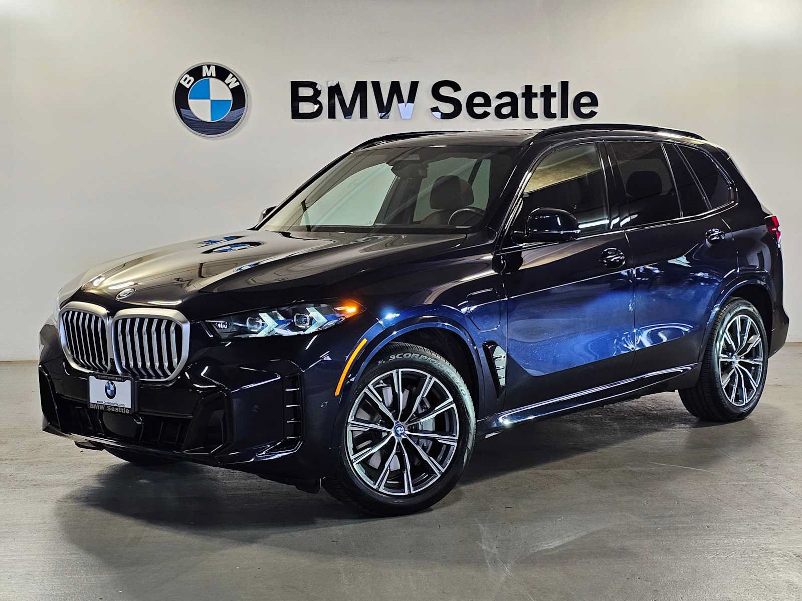 Used 2024 BMW X5 xDrive50e w/ M Sport Package AWD/4WD image 1