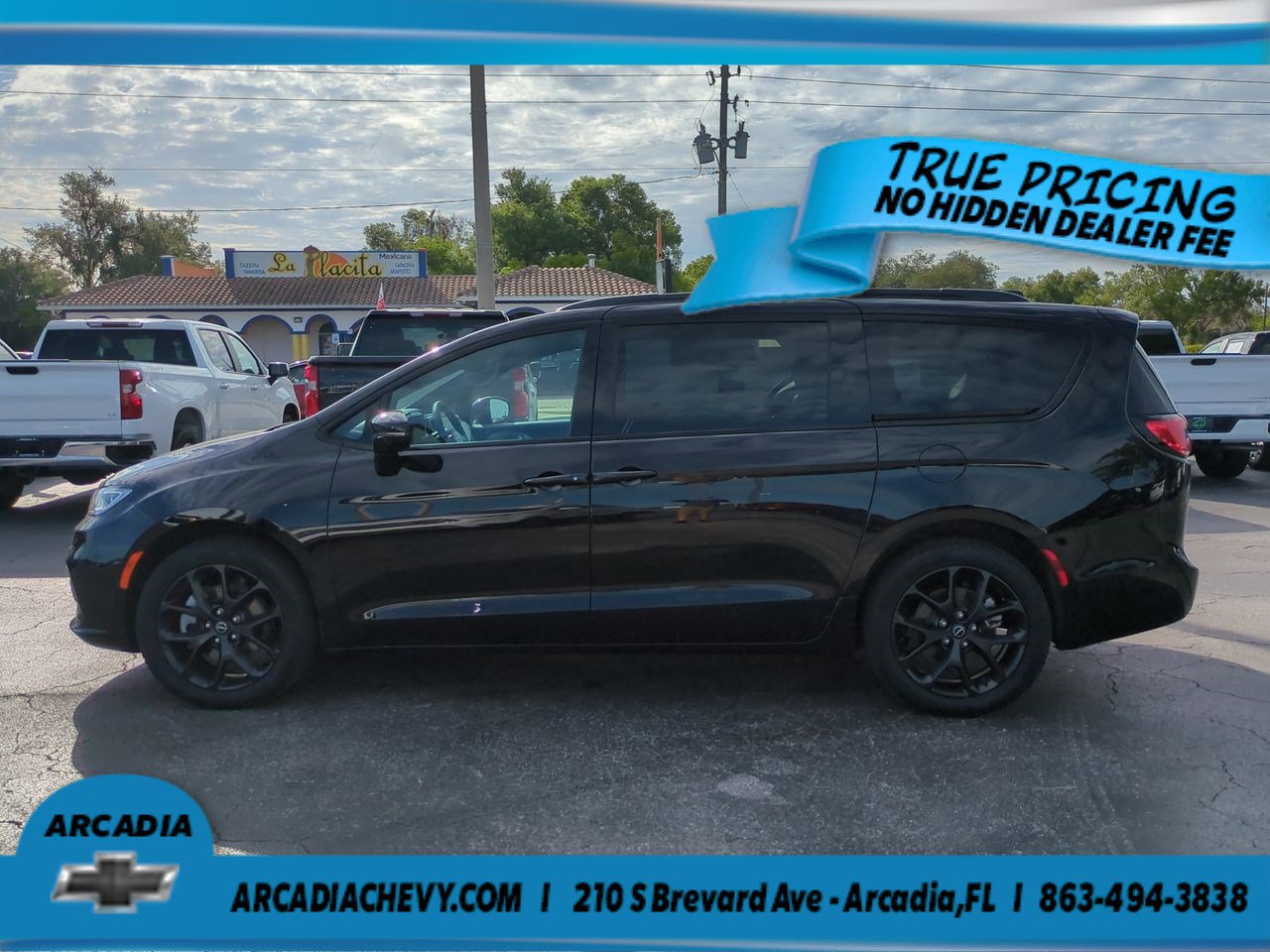 Used 2025 Chrysler Pacifica Limited w/ Uconnect Theater Family Group AWD/4WD image 7