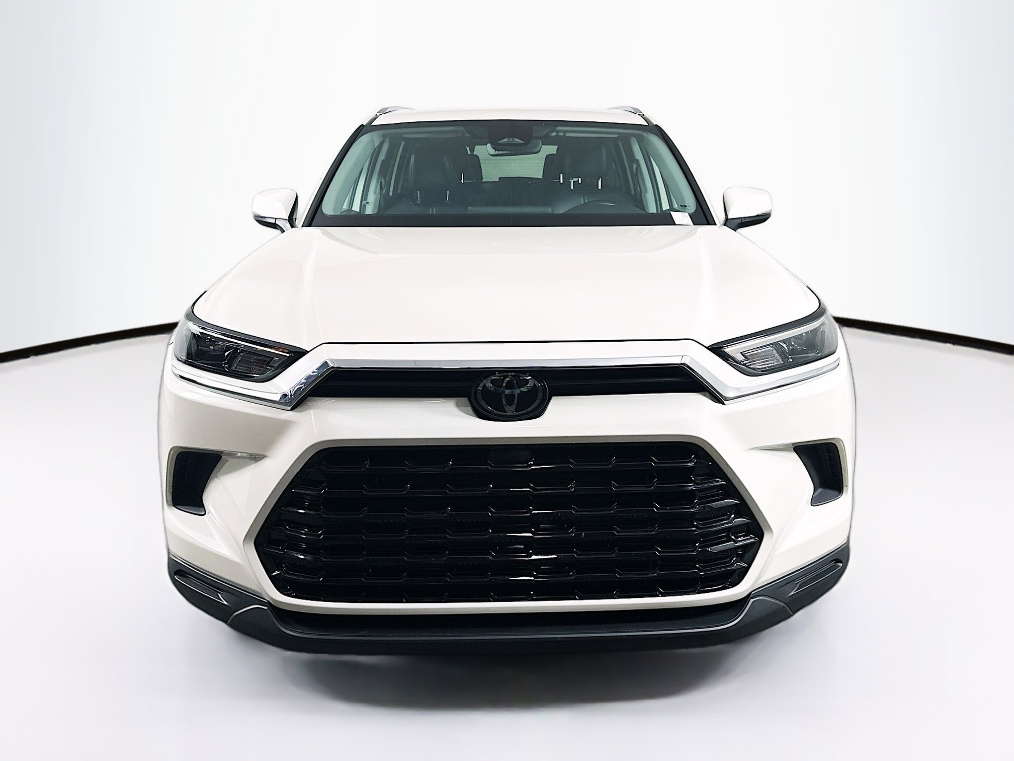 Used 2024 Toyota Grand Highlander XLE image 2