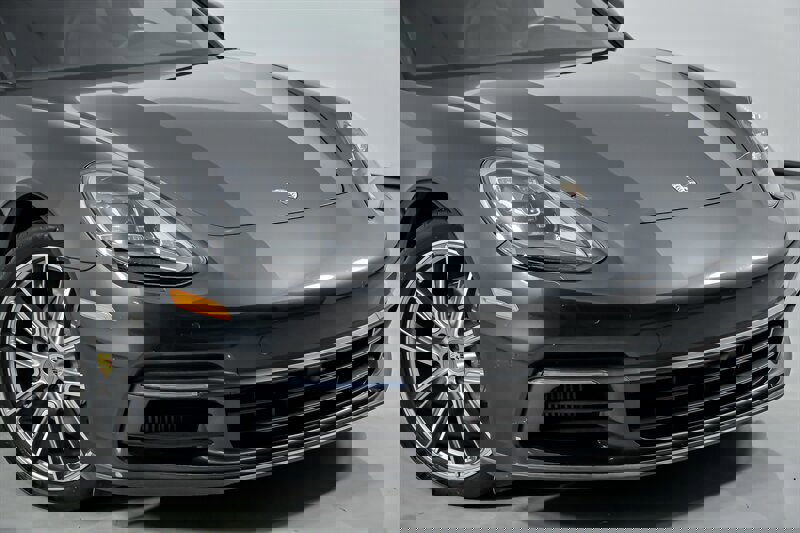 Used 2018 Porsche Panamera 4S image 2