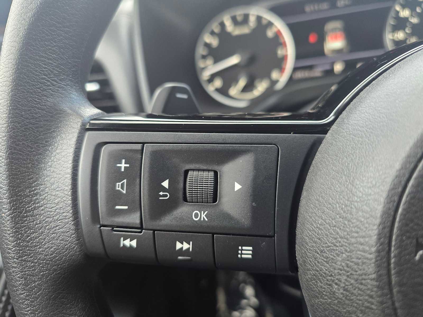 Used 2023 Nissan Rogue SV image 32