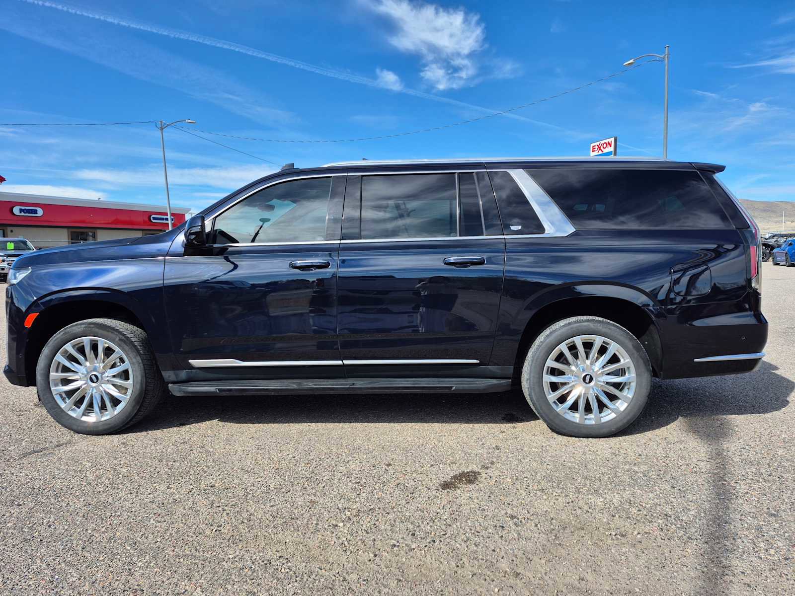 Used 2021 Cadillac Escalade ESV Premium Luxury w/ Driver Assist Tech Package AWD/4WD image 10