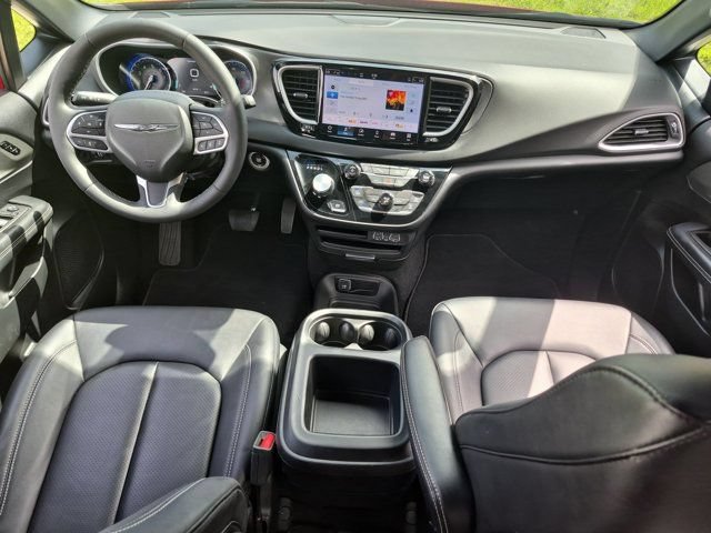 Used 2025 Chrysler Pacifica Select FWD image 25