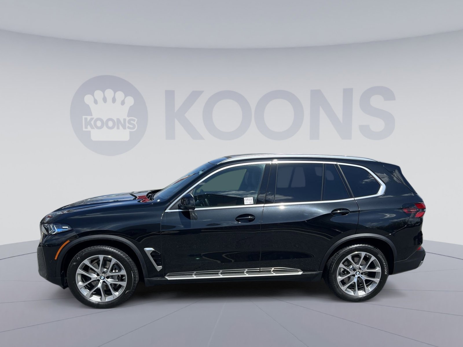 Used 2024 BMW X5 xDrive40i w/ Executive Package image 2