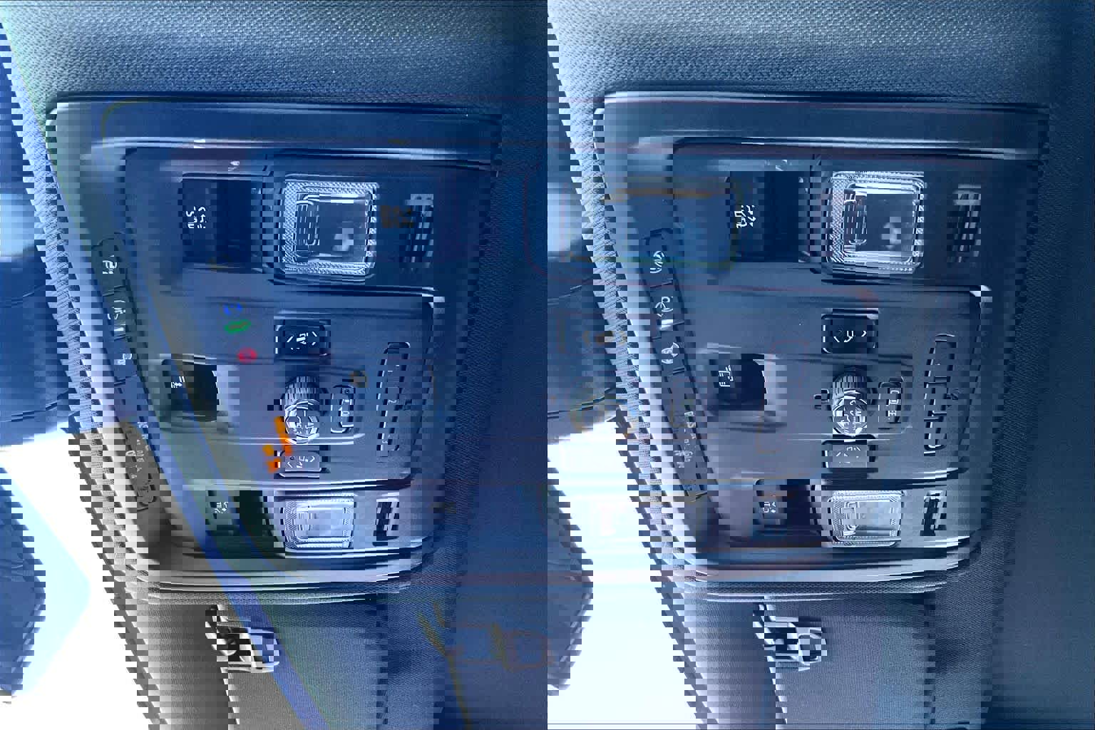 Used 2021 Chevrolet Suburban RST w/ Luxury Package image 31