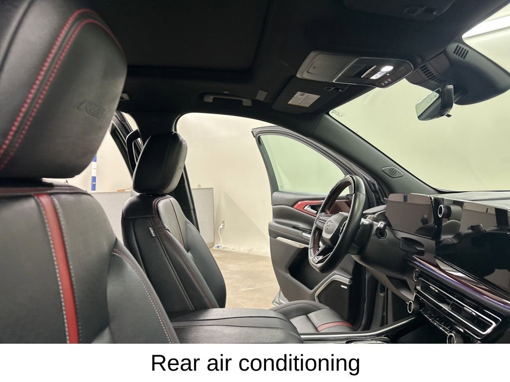 Used 2024 Chevrolet Traverse RS image 21