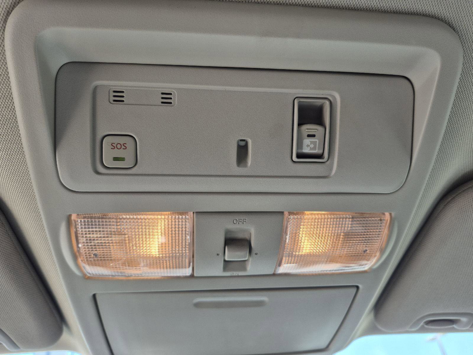 Used 2020 Nissan Titan SV w/ SV Convenience Package RWD image 10
