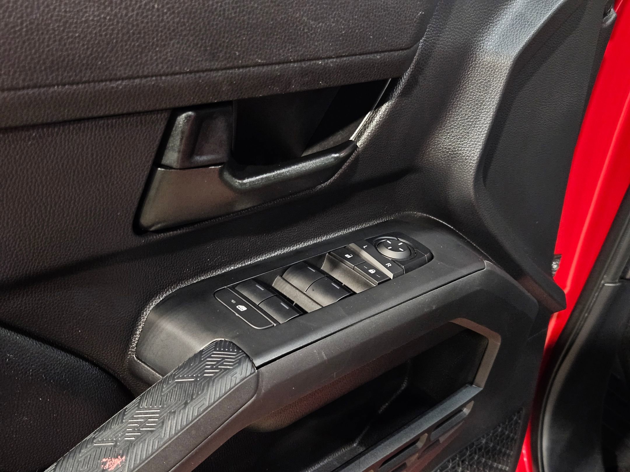 Certified 2025 Toyota Tacoma SR5 image 21